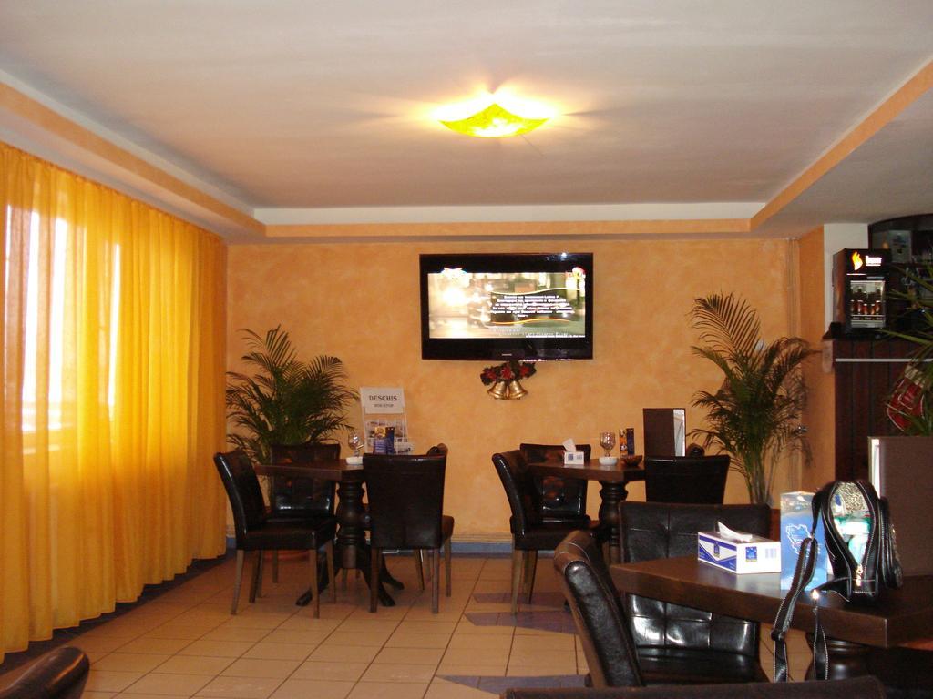 Vila Tom Cris Câmpina Exterior foto